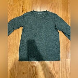 Green outdoor voices long sleeve tee